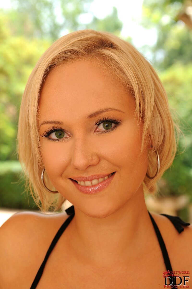 Лана, 24
